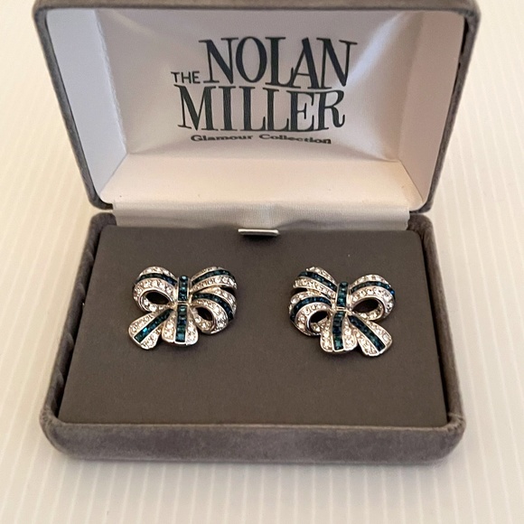 NEW Nolan Miller Broadway Bow Earrings - Picture 2 of 7